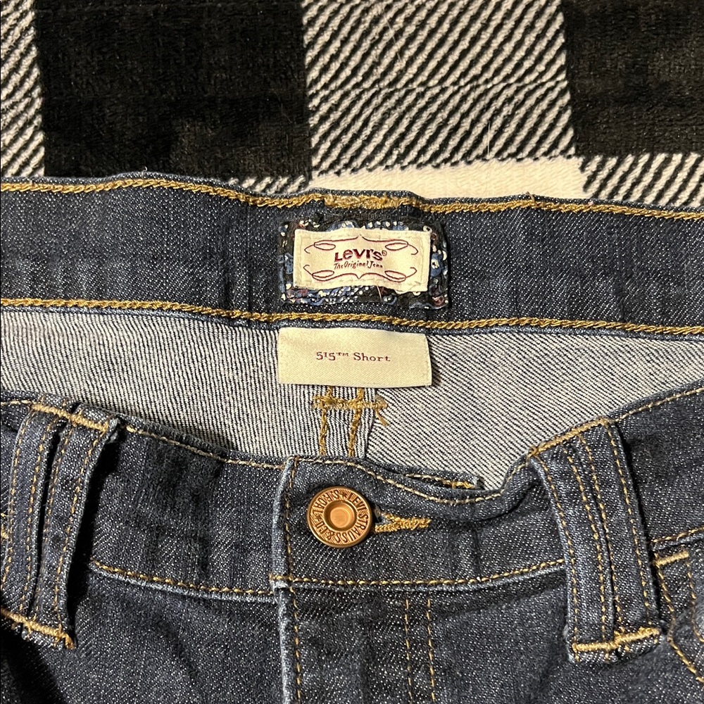Women’s Levi’s 5 Pocket Denim Shorts/Size 12 - Picture 2 of 8